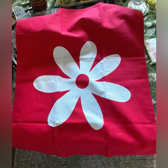 Red With White Daisy Kitchen Towel. New PAPPELINA Sweden, 24x18.5 100% Cotton - Picture 1 of 7